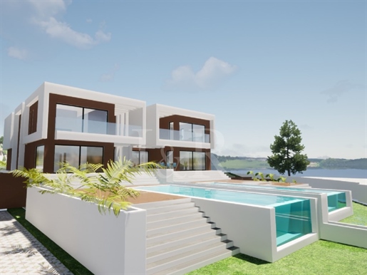 Luxury 4-bedroom villa with swimming pool near the beach in Troia