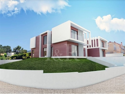 Luxury 4-bedroom villa with swimming pool and sea view in Troia