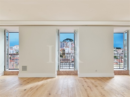3-Bedroom apartment with parking and city view, next to Largo do Intendente, Lisbon