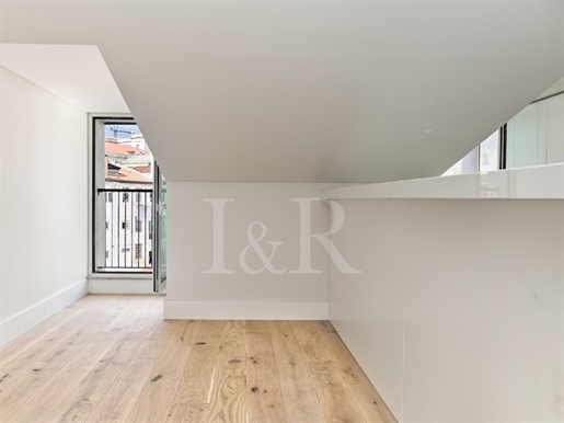 3-Bedroom penthouse with city view and parking, next to Largo do Intendente, Lisbon