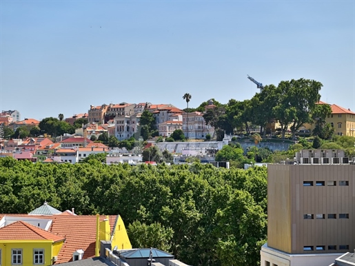 2 bedroom apartment with city view near Av. Liberdade, Lisbon
