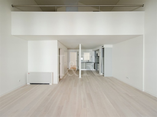 1-Bedroom loft in private condominium in Lisbon for investment