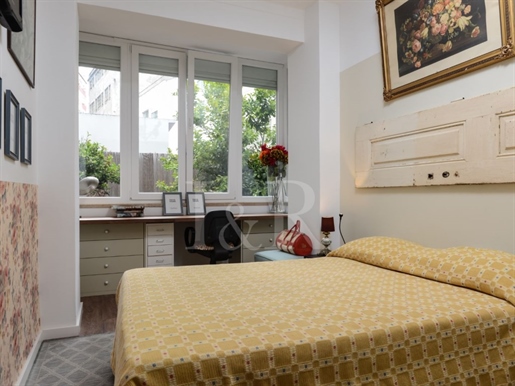 Refurbished 2-bedroom apartment with garden in Arroios, Lisbon