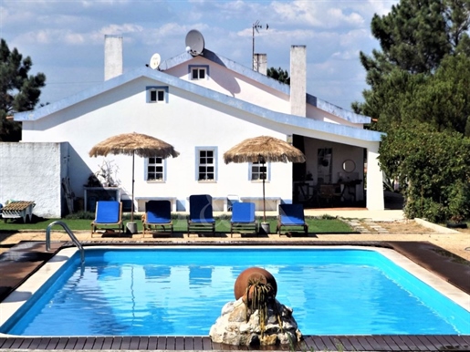 10-Bedroom country house and pool near the Alentejo coast in Grândola
