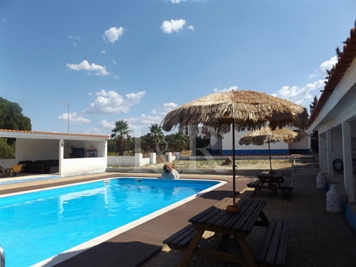 10-Bedroom country house and pool near the Alentejo coast in Grândola