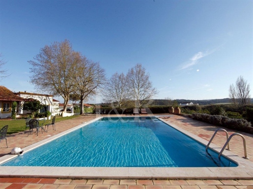 5-Bedroom farmhouse with swimming pool and tennis court in Cartaxo