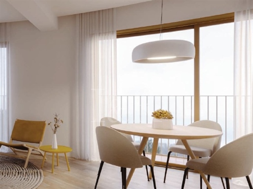 2 bedroom apartment with balconies and parking, near Marquês Pombal, Lisbon