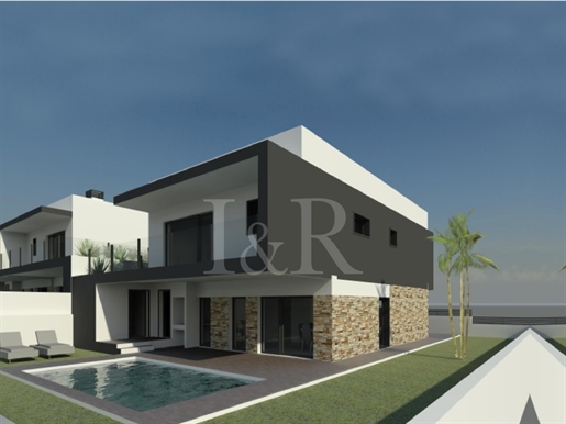 4-Bedroom villa with garden and pool in Sobreda