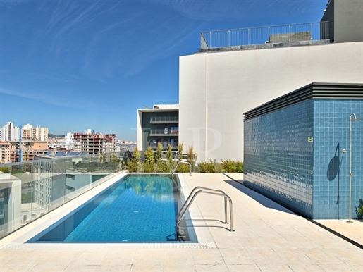 2-Bedroom apartment with balcony in a condominium in Alta de Lisboa