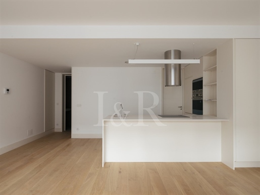 2 bedroom duplex apartment with garden and terrace, near Av. Liberdade, Lisbon