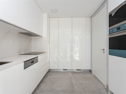 Spacious 3 bedroom apartment with parking, Carcavelos, Cascais