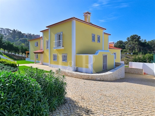4-Bedroom villa with garden and pool in Sintra