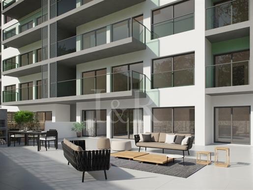 Appartement de 4 pièces avec terrasse, parking et débarras à Cacilhas, Almada