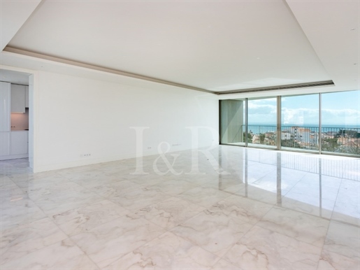 4 Bedroom Penthouse with sea view located in Legacy Cascais, near Lisbon