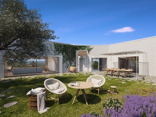 Luxury 5 bedroom villa with pool in resort with golf, near Loulé, Algarve