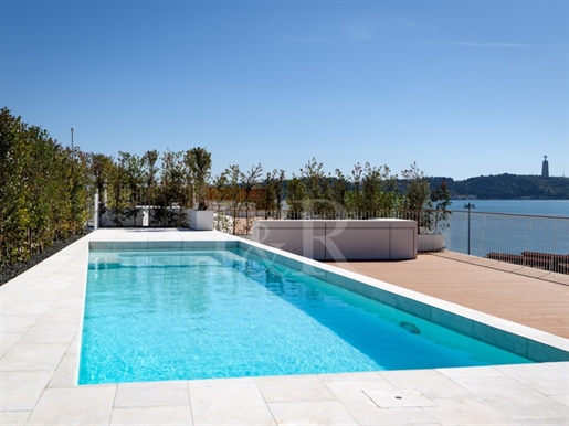 Penthouse 5 pièces avec terrasse, piscine et vue, proche du Cais do Sodré, Lisbonne