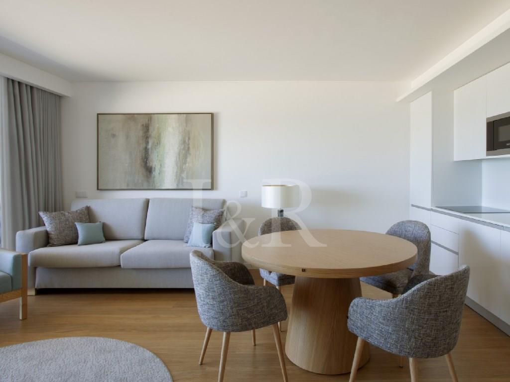 1 bedroom apartment with sea view, terrace and guaranteed profitability, in Sesimbra