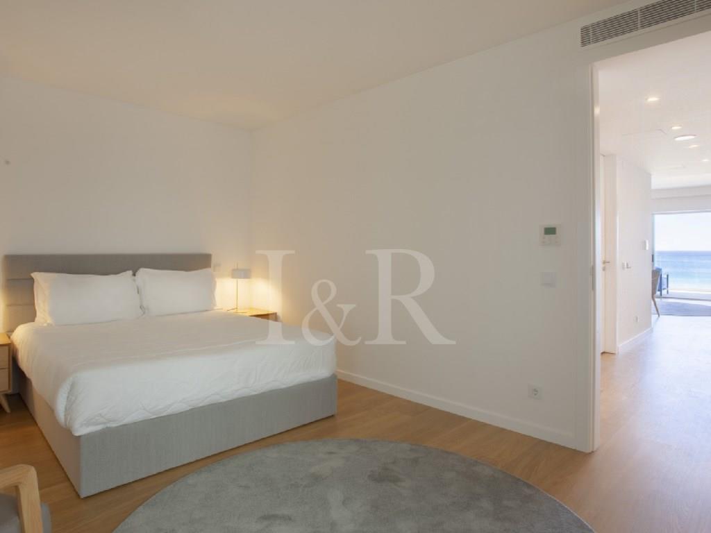 1 bedroom apartment with sea view, terrace and guaranteed profitability, in Sesimbra