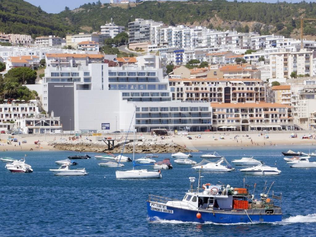 1 bedroom apartment with sea view, terrace and guaranteed profitability, in Sesimbra