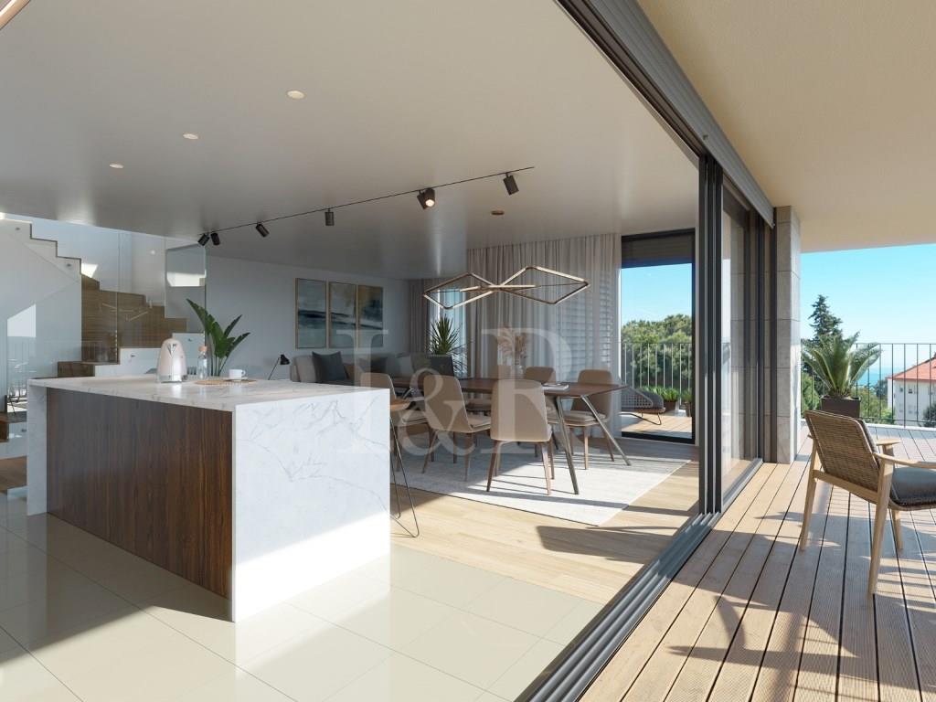 4-Bedroom duplex apartment with terrace and parking in Caxias, Oeiras