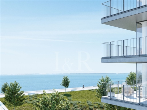 3 bedroom apartment with terrace and river view, at Prata Riverside Village, Lisbon