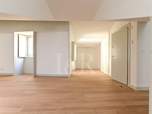 Charming and spacious 1 bedroom apartment in downtown Lisbon