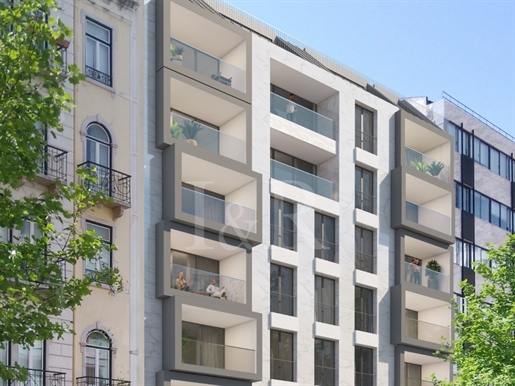 3-Bedroom apartment with balconies, parking and storage room, Av. Novas, Lisbon