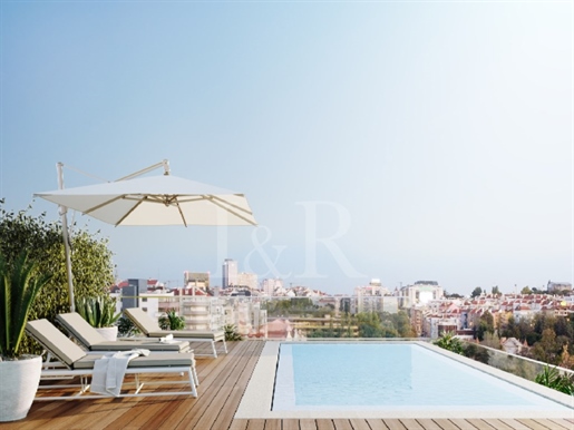 4 bedroom duplex penthouse with private pool and rooftop in Praça de Espanha, Lisbon