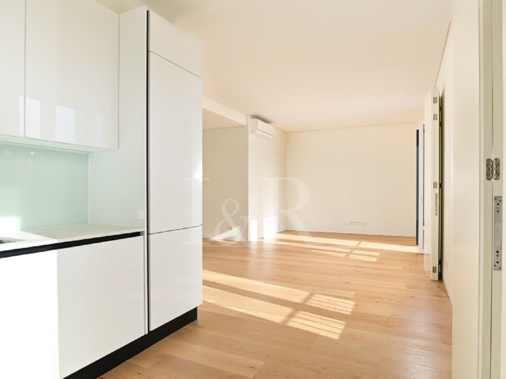 2-Bedroom duplex apartment with parking and balcony, in Campo Grande, Lisbon