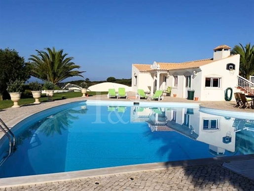 7-Bedroom villa with garden, pool and sea view near Ericeira