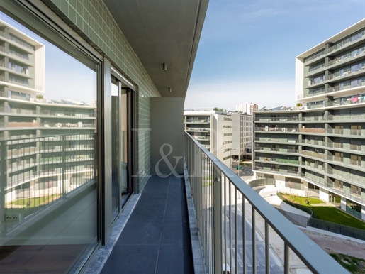 1-Bedroom apartment with balcony in condominium in Alta de Lisboa