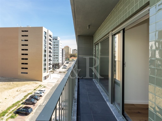 Apartamento T1 com varanda em condomínio na Alta de Lisboa