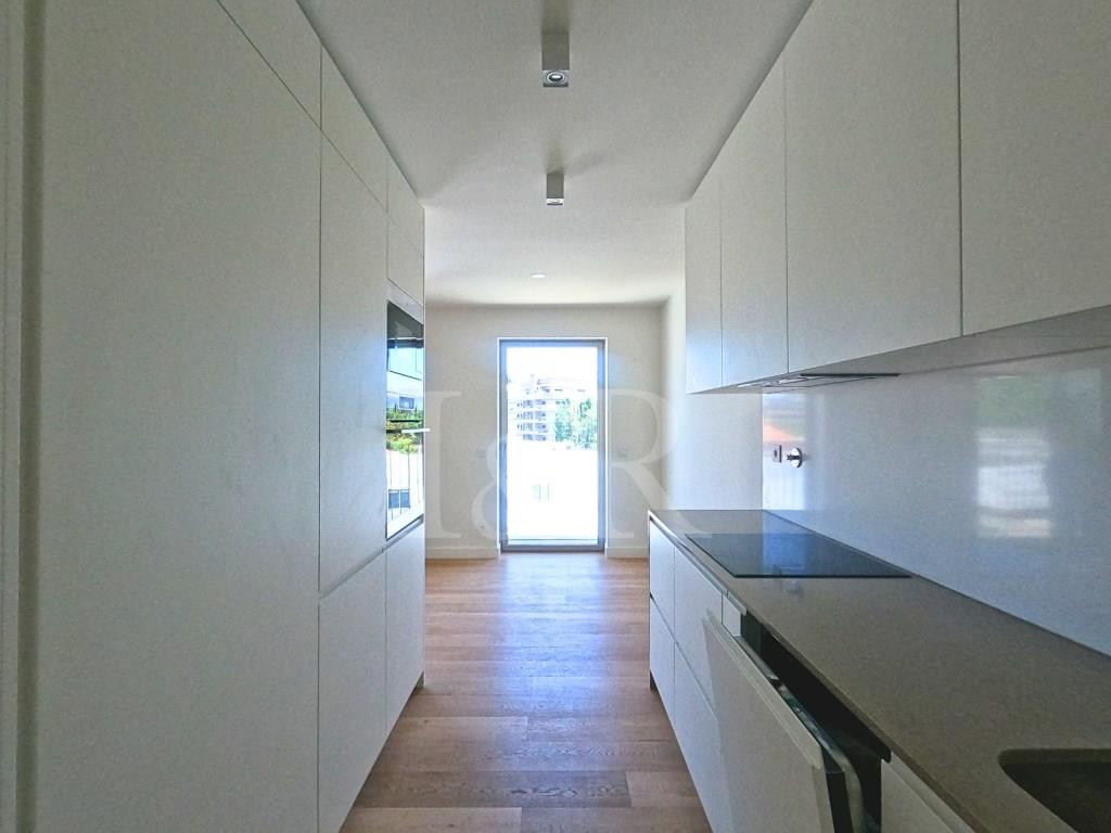 Appartement 3 pièces avecbalcons et garage près de l'Expo, Lisbonne