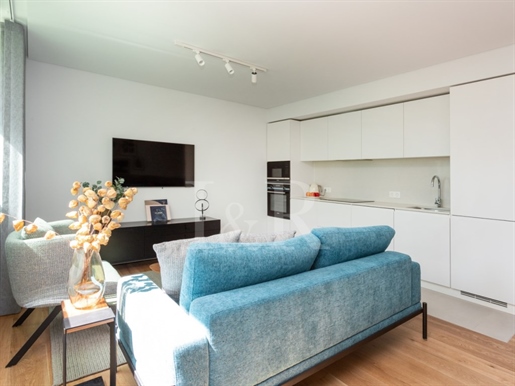 3-Bedroom Luxury Apartament With Parking And Balcony, In Amoreiras, Lisbon