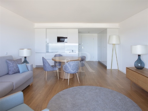 Appartement studio avec vue sur la mer, terrasse et rentabilité garantie, à Sesimbra