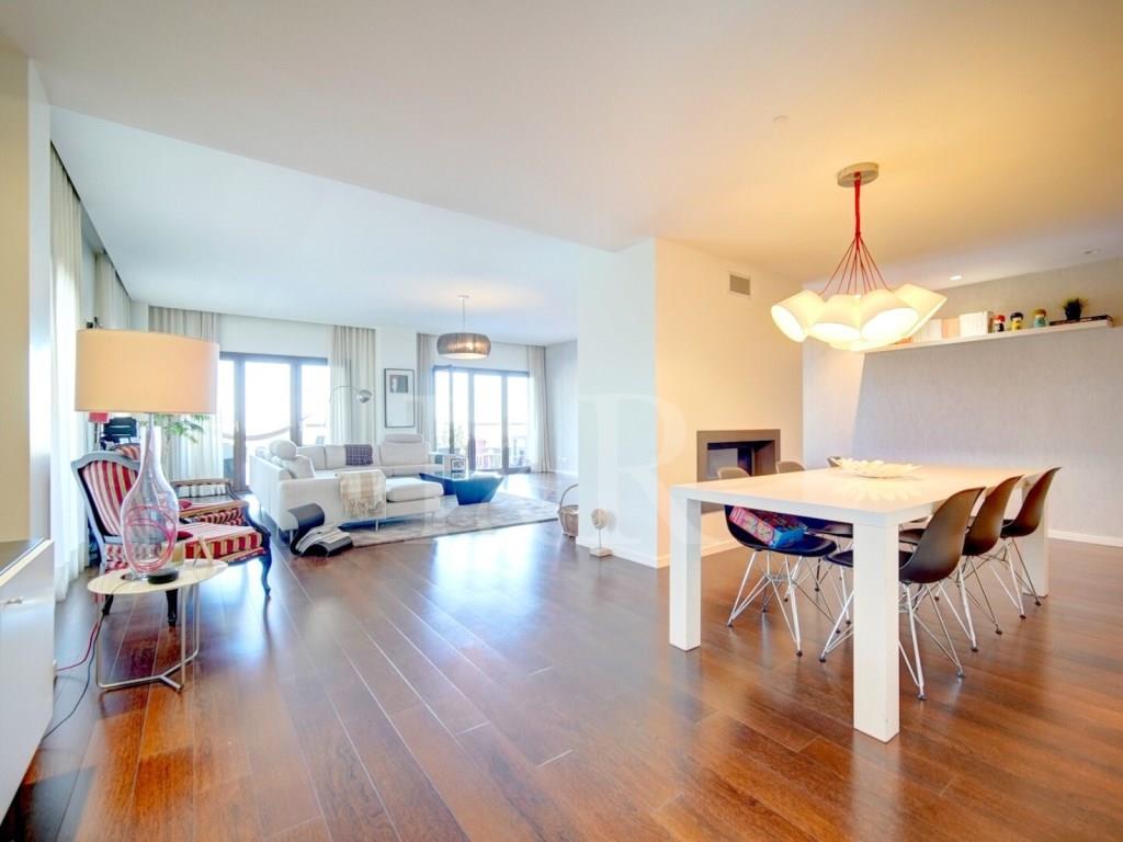 4-Bedroom apartment with terrace and river view in Jardins do Cristo Rei, Lisbon