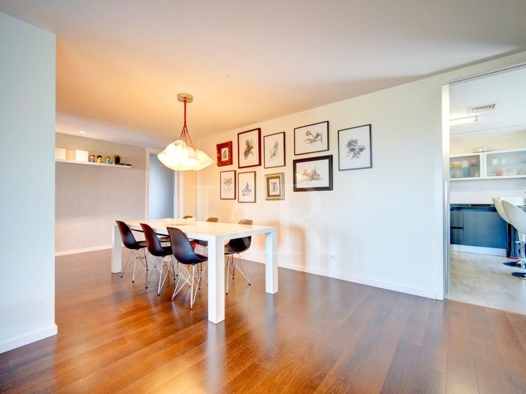 4-Bedroom apartment with terrace and river view in Jardins do Cristo Rei, Lisbon