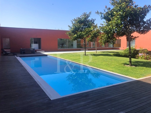 Moradia T4 com jardim e piscina junto à Lagoa de Óbidos