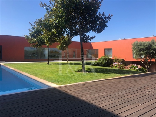Moradia T4 com jardim e piscina junto à Lagoa de Óbidos