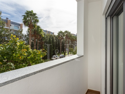 3 bedroom apartment with parking and balcony, Parede, Cascais
