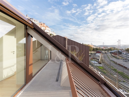 Appartement duplex de 3 pièces avec terrasse et vue sur le Tage, près d'Alcântara, Lisbonne