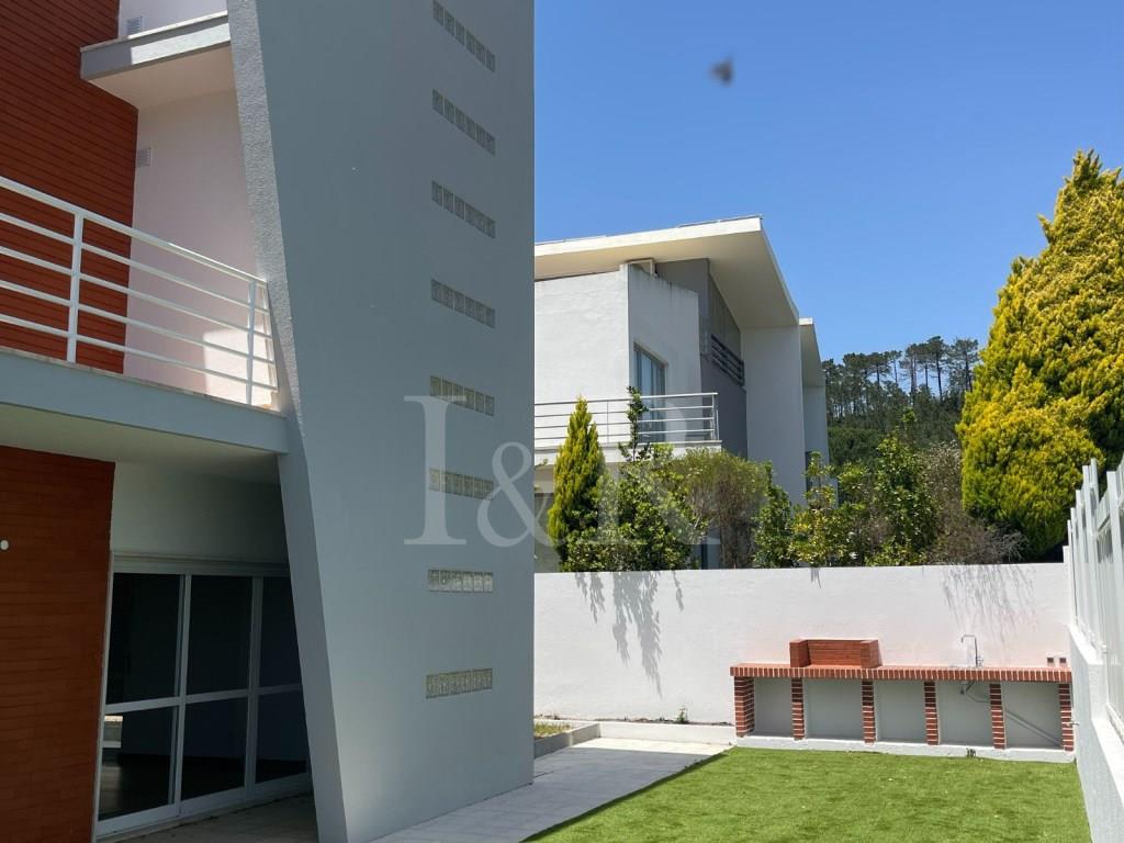 4-Bedroom villa with terrace and garden near the beaches of Sesimbra