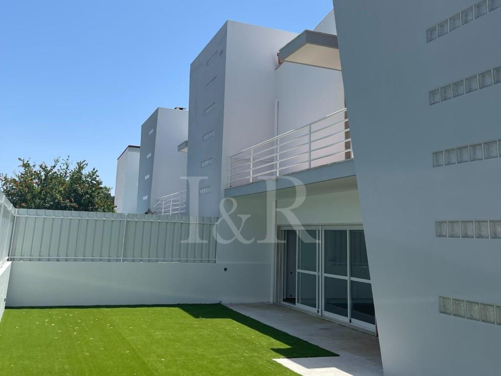4-Bedroom villa with terrace and garden near the beaches of Sesimbra