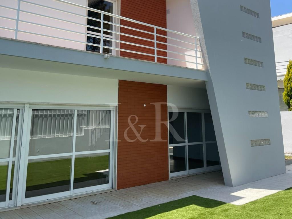 4-Bedroom villa with terrace and garden near the beaches of Sesimbra