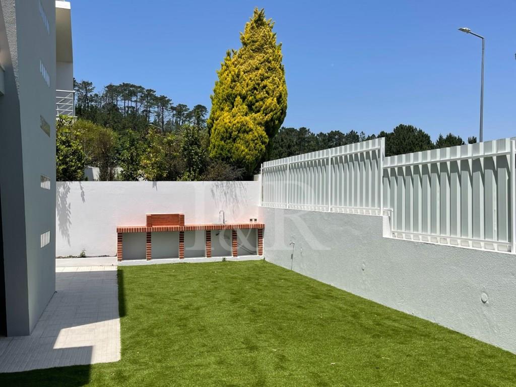 4-Bedroom villa with terrace and garden near the beaches of Sesimbra