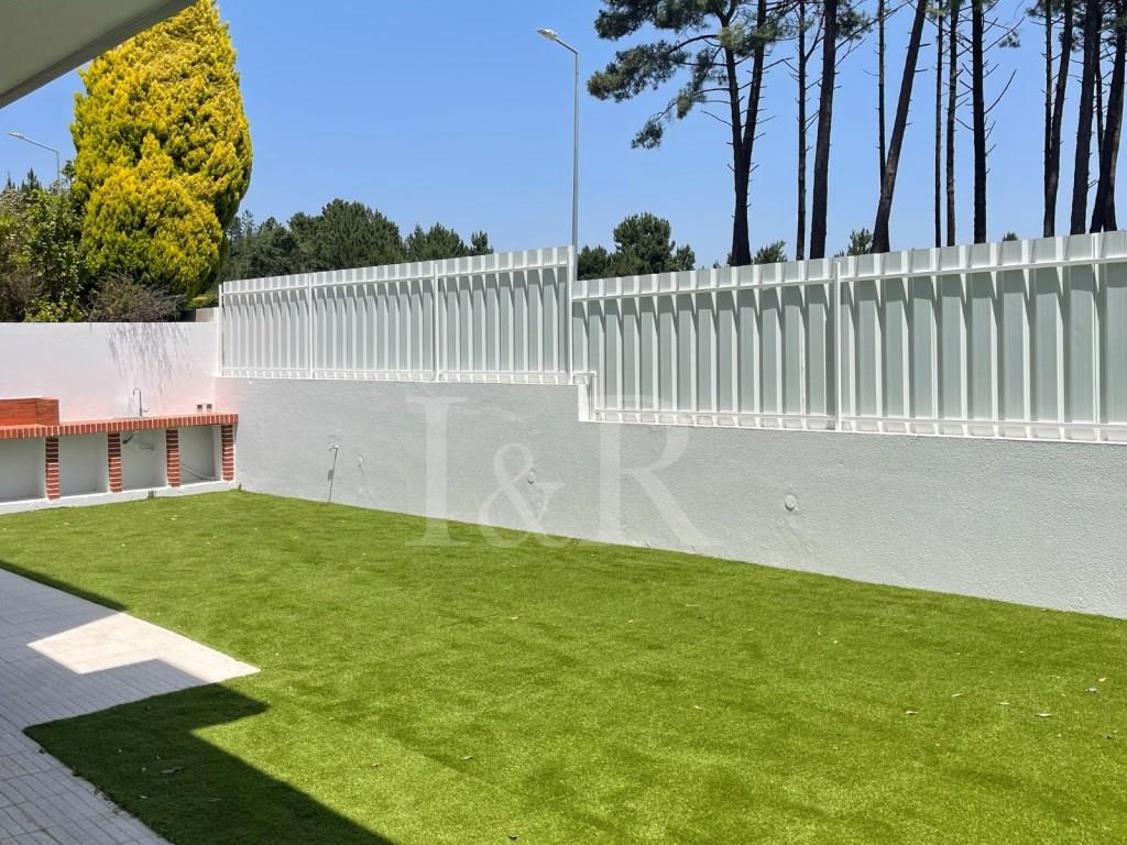 4-Bedroom villa with terrace and garden near the beaches of Sesimbra