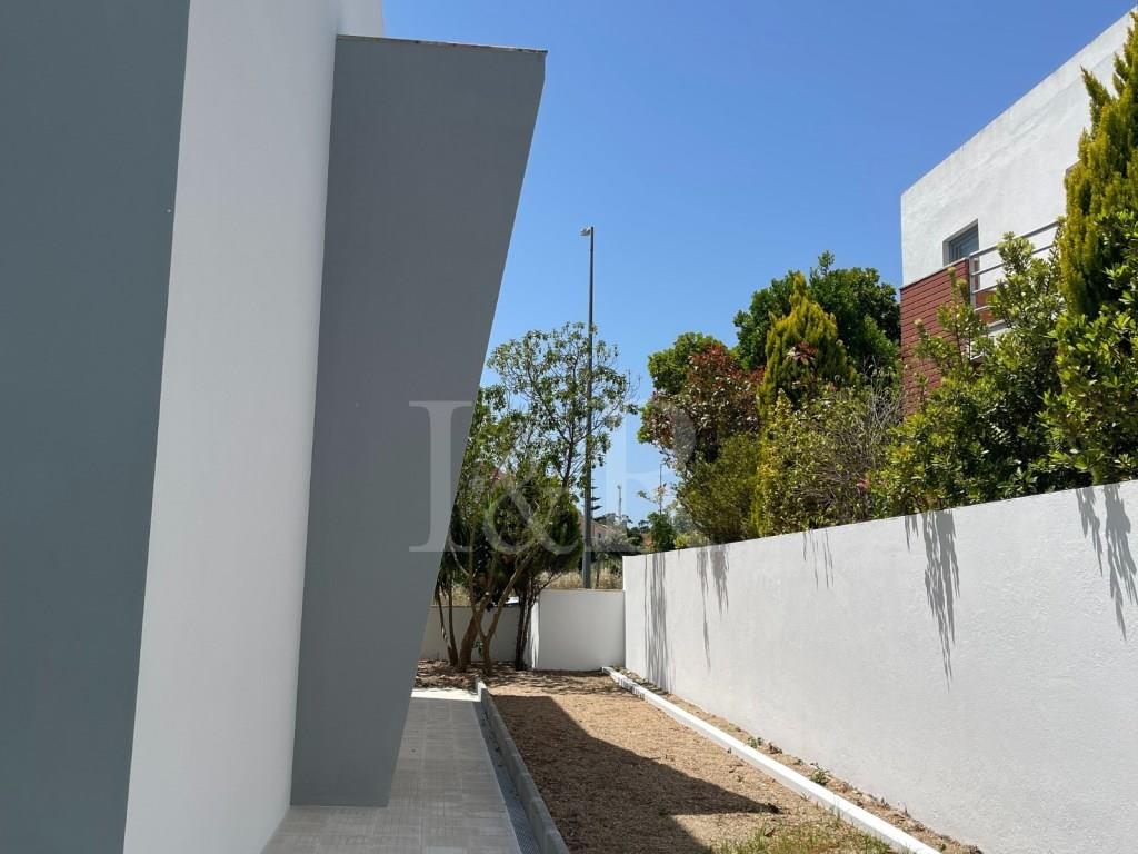 4-Bedroom villa with terrace and garden near the beaches of Sesimbra