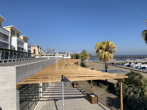 Loja duplex com terraço e rentabilidade no Parque das Nações, Lisboa