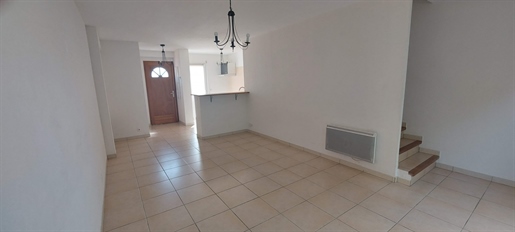 Spacious 3 Bedroom House, courtyard, 2 terraces and garage