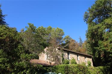 Beautiful property, on a plot composed of terraced land on 1925 M2.